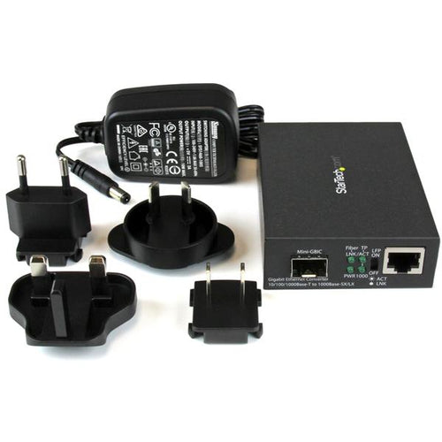 StarTech.com Multi-Mode (MM) / Single Mode (SM) Fiber Media Converter for 10/100/1000 Networks, Standalone Gigabit Ethernet to Fiber Converter, Open SFP Slot - TAA
