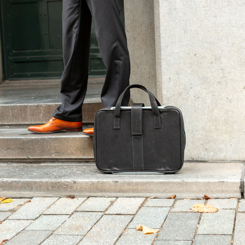 R-Go Tools Laptop bag R-Go Viva, full-grain leather, with integrated laptop stand, shoulder strap, 15.6-inch, black