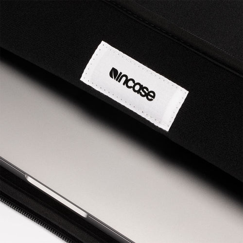 Incase Classic 38.1 cm (15") Sleeve case Black